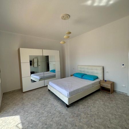 Comfy Blue Sarande Leilighet Eksteriør bilde