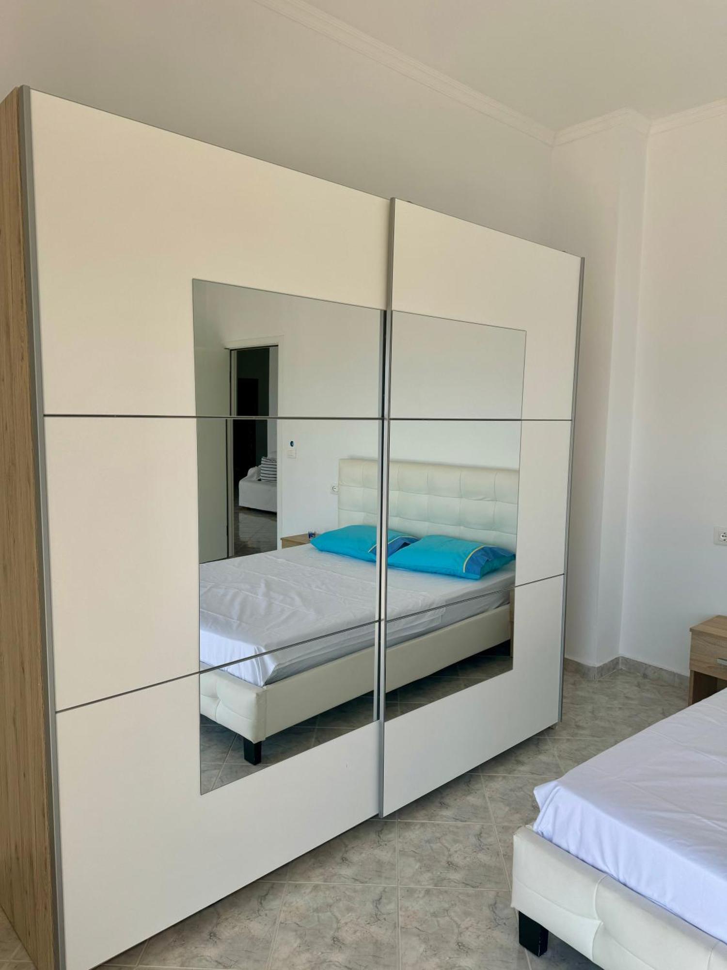 Comfy Blue Sarande Leilighet Eksteriør bilde